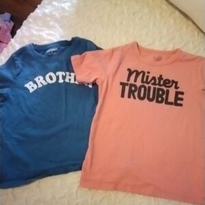 1 Old Navy Kids Blue and 1 The Childrens Place Peach Graphic Tees Size 5T